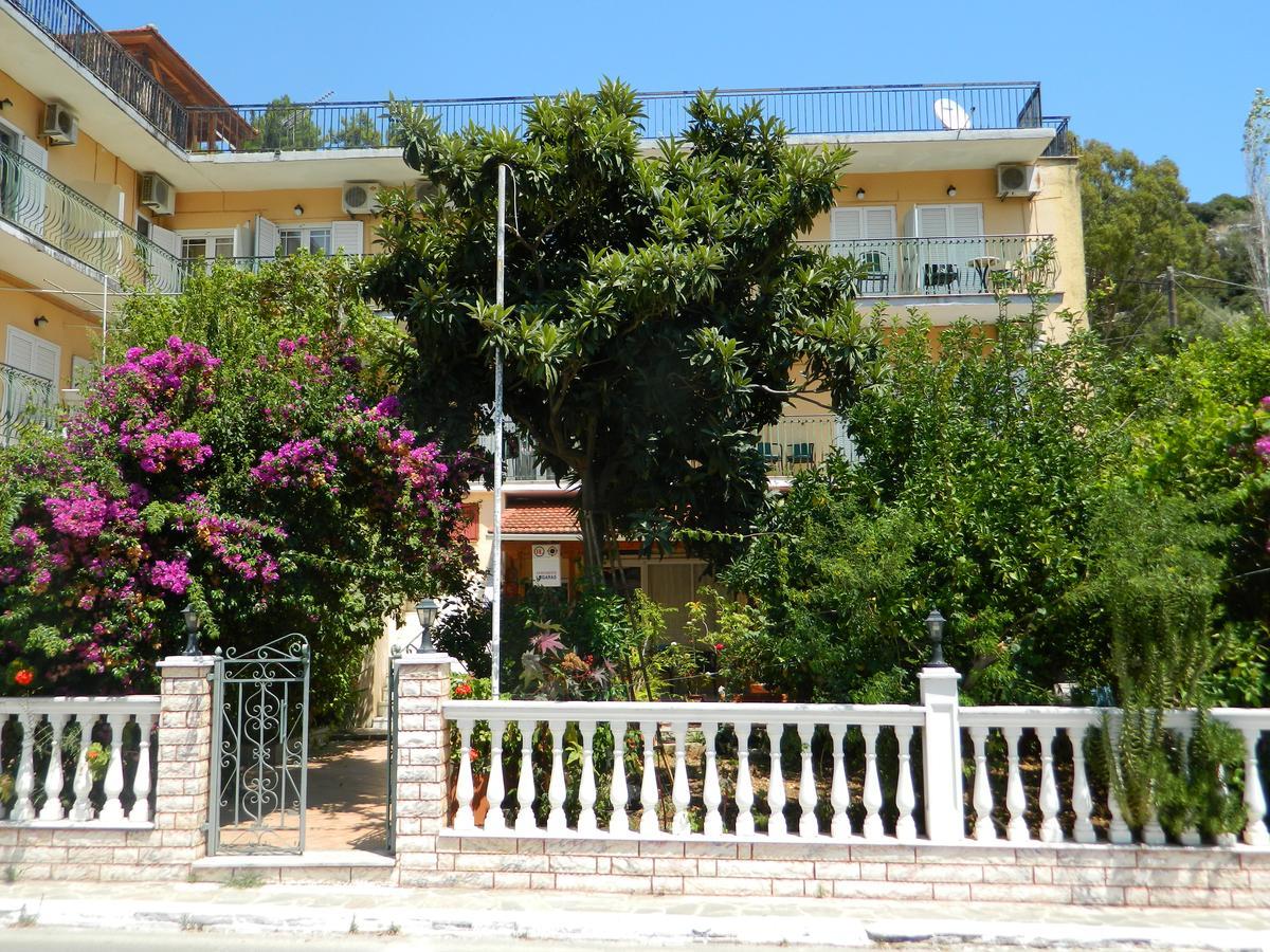 Logara'S Apartments Agia Efimia Ngoại thất bức ảnh